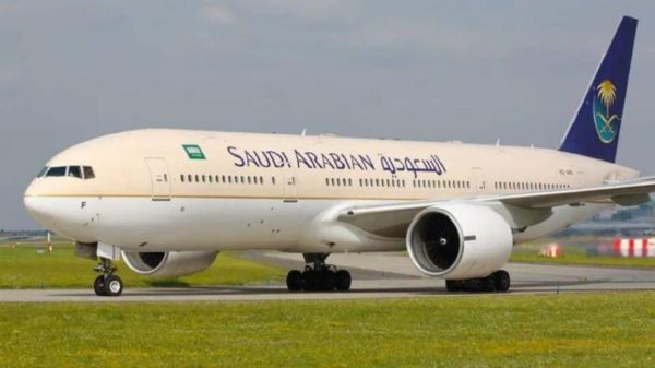 اصطدام طائر بمُحرك طائرة سعودية يُجبرها على الهبوط بإحدى مطارات باكستان
