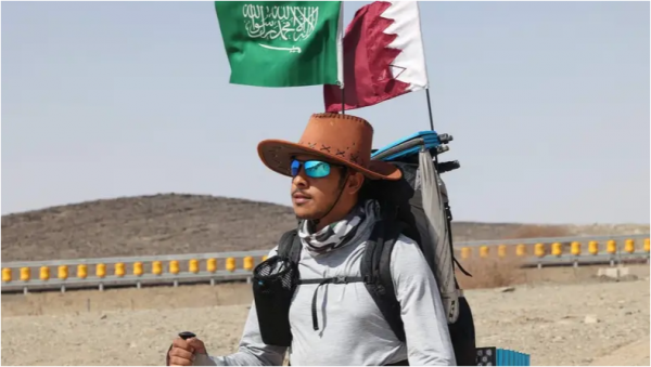 الرحّالة عبدالله السلمي يتجه لمونديال قطر سيراً على الأقدام