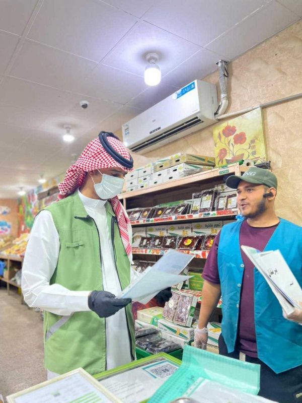 مكتب وزارة البيئة بمحافظة رفحاء ينفذ جولة رقابية على أسواق النفع العام