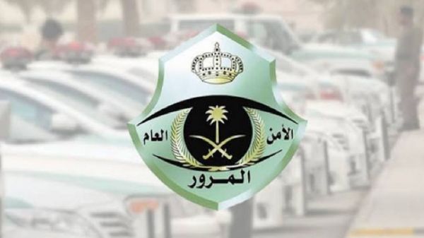 المرور في جدة يُعلن مُباشرة حادث سقوط مركبة في منطقة ترابية وإحتراقها