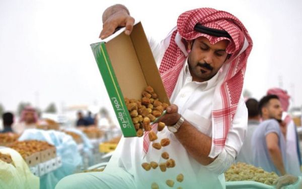 مهرجان تمور الخبراء ورياض الخبراء يستقبل انتاج 2000 مزرعة وسط  تنوع الأصناف