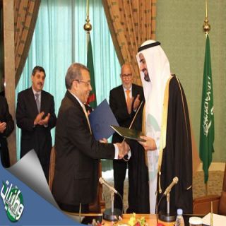وزيرالتجارة والصناعة يوقع عقدشراكة مع التجارة الجزائرية