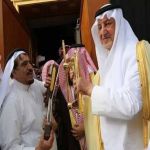 بالصور- أمير منطقة مكة يسلم قفل ومفتاح الكعبة إلى كبير السدنة