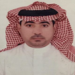 مدير الهلال الأحمر بـ #عرعر يُعزي عقلاء الحازمي موظف اسعاف الجديدة في وفاة والدته