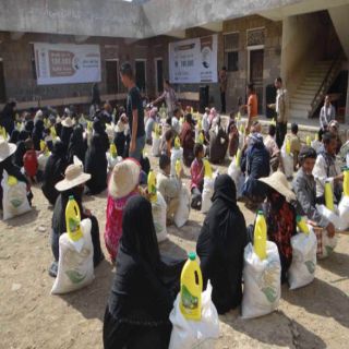مركزالملك سلمان للإغاثة يشرع في توزيع 4 آلاف سلة غذائية جنوب تعز