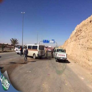 وفاة واصابة خمسة اشخاص بحادث مروع على طريق مطار #عرعر .