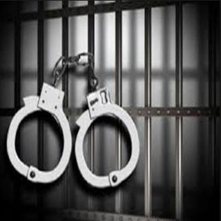 شرطة #مكة تضبط شخصين متهمين بالدخول إلى منزل وسرقة جوالات إمرأة آسيوية