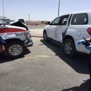 نجاة فريق الهلال الأحمر بالمدينة بعد تعرضهم لحادث سير اثناء مُباشرتهم حالة إسعافية