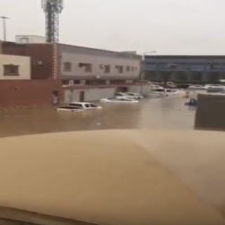 بالفيديو - أمطار #عسير تكشف سوء البنية التحية في مشاريع الأمانة