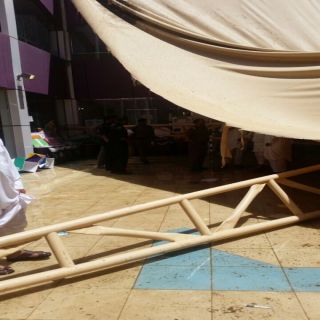 انهيار مظلة فناء ثانوية بنات بمركز الريش بمحايل عسير وانباء عن وفاة وإصابة20 طالبة
