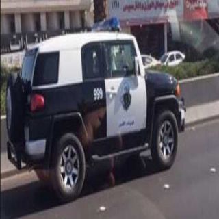 شرطة #الرياض توقع بفتاة بصحبة شاب قام بإنزالها قائد دراجة نارية ولاذ بالفرار