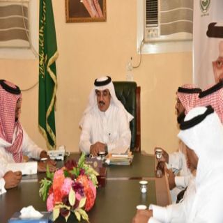 المجلس البلدي بمحافظة بارق يُطلع المحافظ على خطط التنمية في المحافظة وقراها