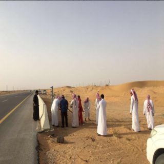 شباب حوطة بني تميم يُعيد يُغلقون فتحات سياج الطريق السريع