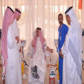 مُحافظ #بيشة يُدشن حملة التبرع بالدم الذي يُنضمها مستشفى الملك عبدالله