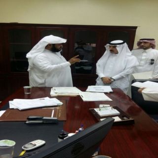 مدير عام الأحوال المدنية بمنطقة الرياض يتفقد فرع وادي الدواسر