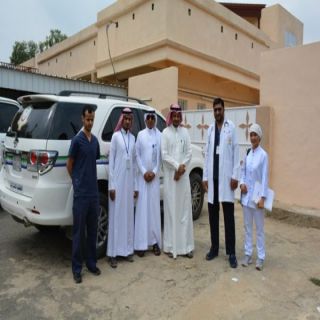 مدير القطاع الصحي برجال المع يرافق فريق الطب المنزلي لزيارة المرضى بمنازلهم