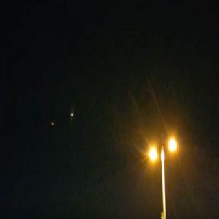 بالفيديو - قوات الدفاع الجوي تعترض صاروخاً بالستياً في سماء #جازان