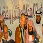 السديس يهدي عباءته لمنتج الفيلم المسيء للنبي عقب إسلامه