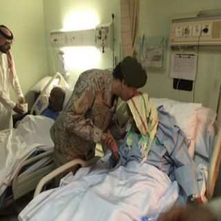 مُدير مستشفيات القوات المسلحة بالمنطقة الجنوبية يُعايد المصابين والمرضى المنومين