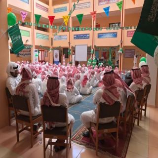 بالصور متوسطة النخيل وثانوية الملك خالد بن عبدالعزيز بالنخيل بالحناكية في أحتفال اليوم الوطني