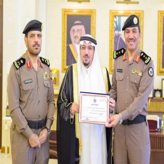 أمير القصيم يُكرم عدداً من منسوبي مركز شرطة #بريدة الشمالي