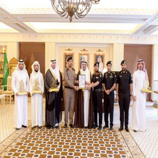 أمير القصيم يكرم إدارة دوريات أمن المنطقة لحصولها على شهادة الآيزو في التطوير الإداري والميداني