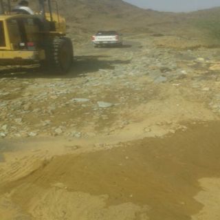 بلدية #بارق تُعيد فتح طرق تضررت بهطول الأمطار في جمعة ربيعة ومركز سيالة