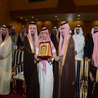 أمير #عسير يُكرم "195" متفوقا بـ #تعليم_عسير