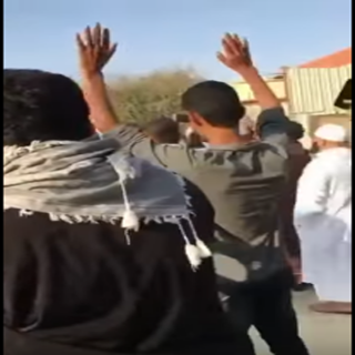 شاهد أهالي حرازات #جدة يُحيون رجال الأمن بعد ان قضوا على الإرهابيين