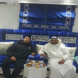 "الشهري" عضو نادي الهلال يستقبل المدرب بسام الجابر في منزل والده بثلوث المنظر