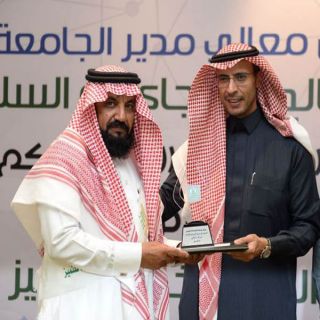 القحطاني يفوز بجائزة #جامعة_الملك_خالد للتميز