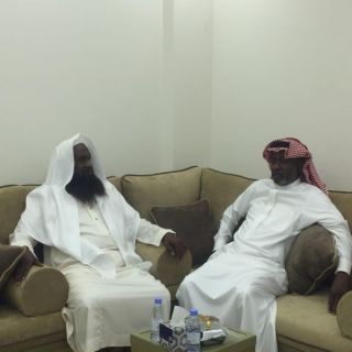 ماجد عبدالله رئيس مجلس إدارة جمعية أصدقاء لاعبي كرة يستقبل الشيخ عادل الكلباني