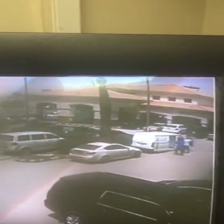 فيديو يُظهر لحظة الإعتداء المُسلح على عربة نقل الأموال في الرياض