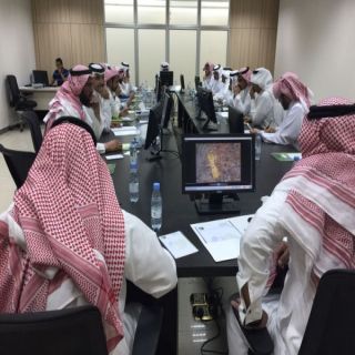 بلدي عسير يناقش الأمانة في الخدمات والرخص