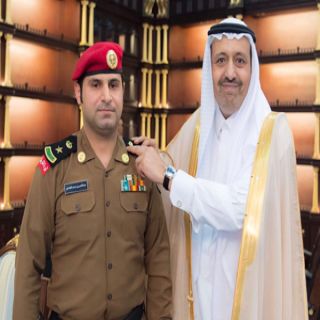أمير #الباحة يُقلد" الغامدي" مُدير أمن الإمارة رتبته الجديدة