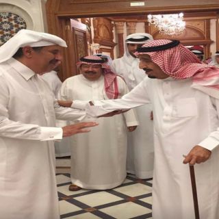 المستشار بالديوان الملكي يكشف حقيقة صورة خادم الحرمين مع "حمد بن جاسم"