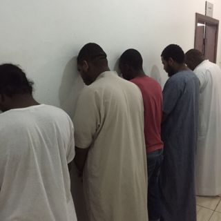 القبض على تشكيال عصابي تورطوا في إستيقاف المارة وسلبهم جنوب الرياض