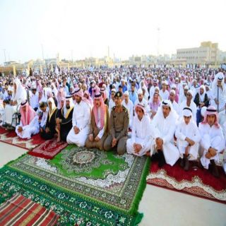 محافظ #البكيرية  يؤدي صلاة العيد ويستقبل المهنئين ويعايد المرضى