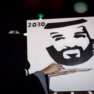 زوار #فلايح_عنيزة يضعون بصماتهم على رسمة محمد بن سلمان