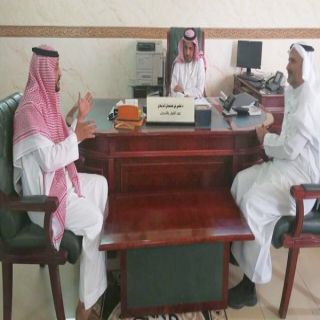 معالي مدير #جامعة_الباحة يتفقد آلية تسجيل الجداول بعمادة القبول والتسجيل