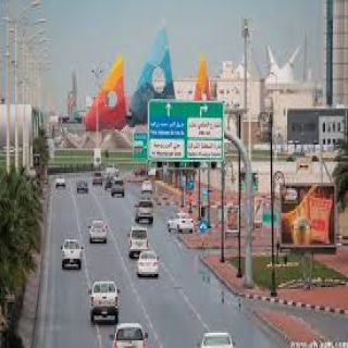 مواطنة توثق قفز مُقنعين داخل أحدى المدارس وشرطة الدمام تقبض عليهم داخل المدرسة