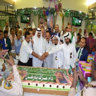 الماني عسير يقيم احتفالا ويوزع على المراجعين الهدايا بمناسبة اليوم الوطني