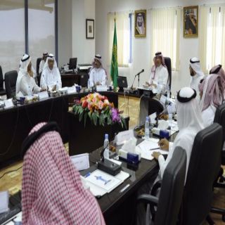 وزير الثقافة والإعلام يعقد لقاء مع عدد من رجال الأعمال في #جدة