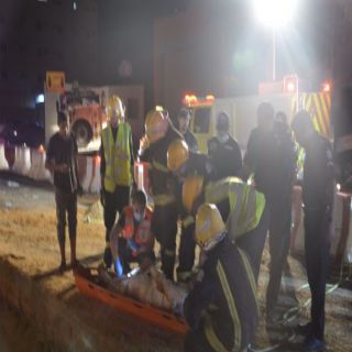 مدني #تبوك يُنقذ اربعيني سقط في حفرة تحت الإنشاء بحي ابو سبعة