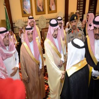 أمير عسير يتلقى التعازي في وفاة الأمير منصور بن مقرن ومرافقيه