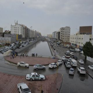 المطر زائر يكشف هشاشة مشاريع تصريف الأمطار والسيول في #جدة