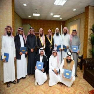 مدير هيئات #الباحة يكرم الفائزين بمسابقة البيعة الشرعية (اعتقاد ومنهج)