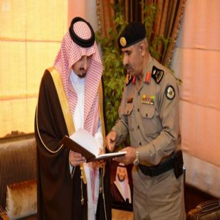 اللواء القرزعي يُسلم أمير عسير التقرير الإحصائي السنوي لشرطة المنطقة
