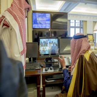 أمير القصيم يدشن نظام الاتصال المرئي الرابط بين سموه والمسؤول بالمنطقة