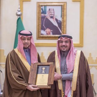 أمير القصيم يكرم نائبه ورجال أعمال لتبرعهم لجمعية الإسكان الأهلية